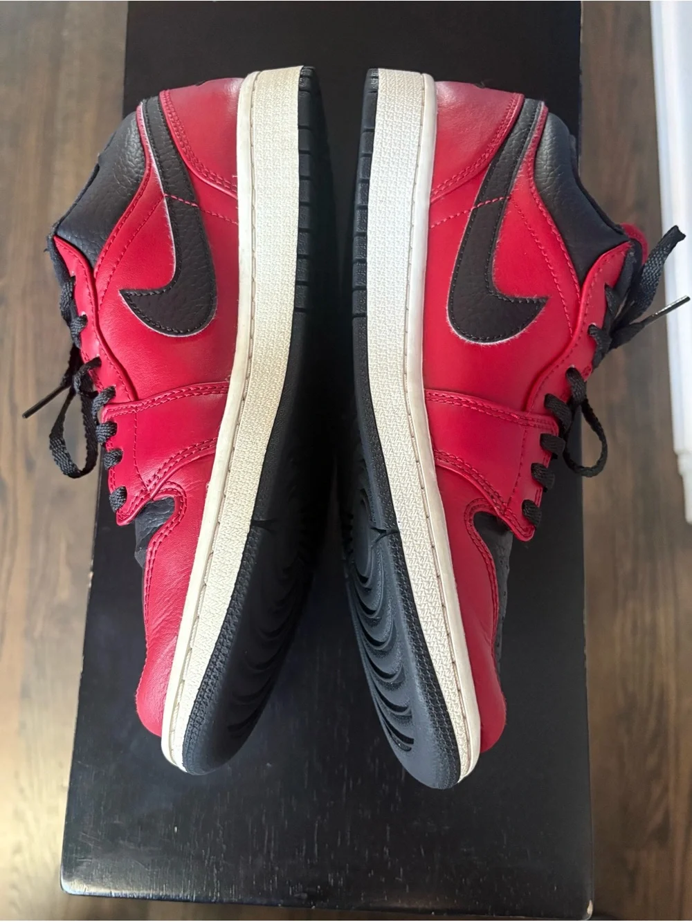 AIR JORDAN 1 | Low Reverse Bred Pebbled Swoosh Sneakers Red Blk Wht Mens Size 8
